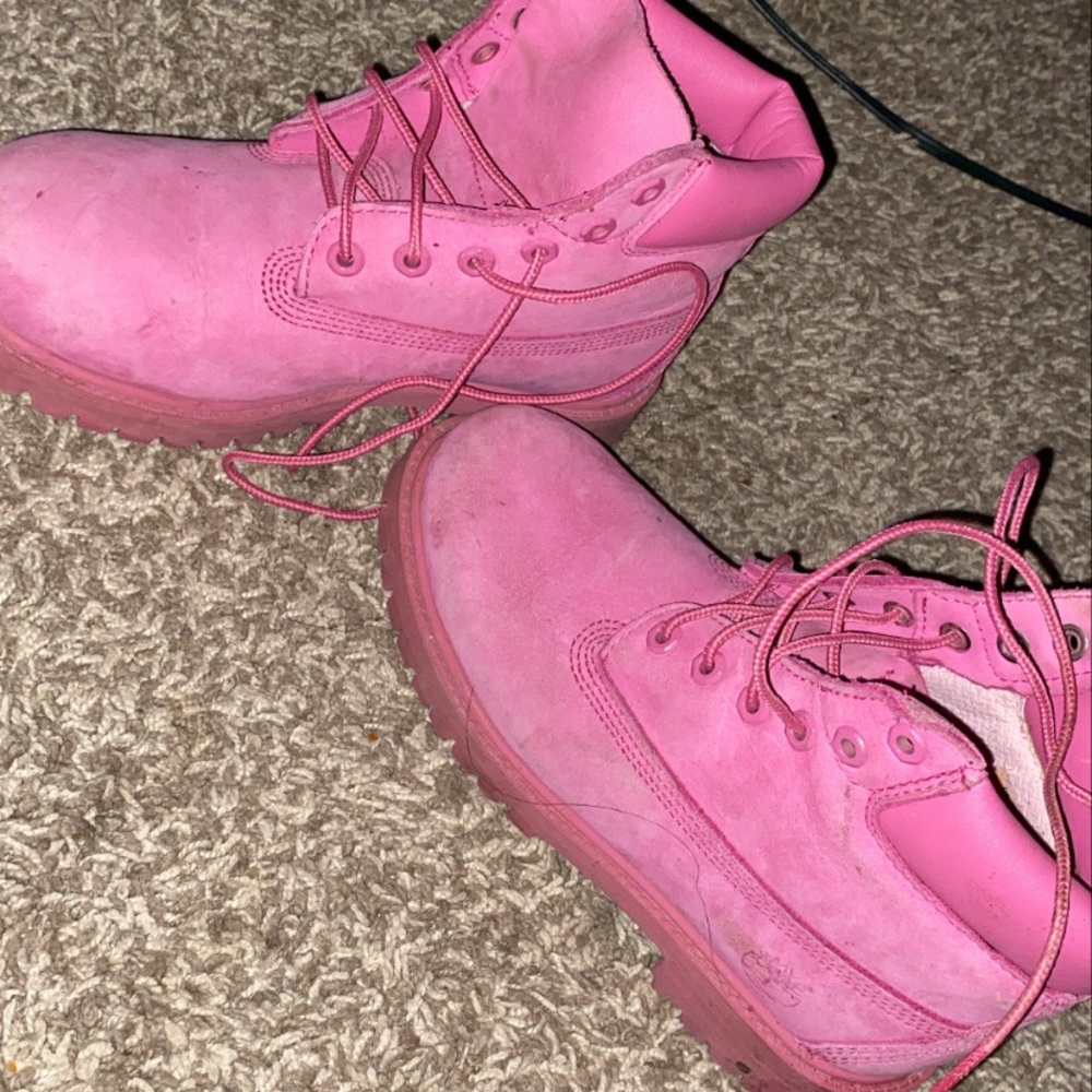 Pink timberland .